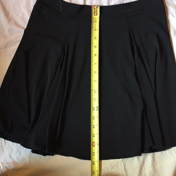 💫3/$15 Black mini skirt - Picture 5 of 9